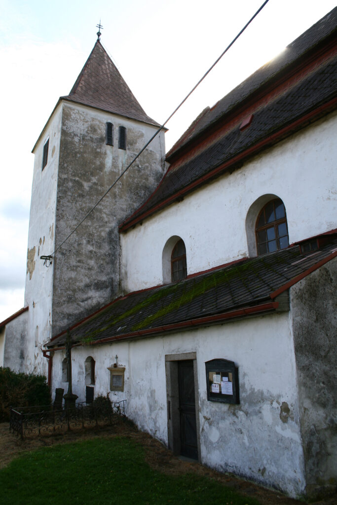 Kostel_sv._Petra_a_Pavla,_věž_a_severní_stěna,_Albrechtice,_okres_Klatovy Kostel Albrechtice U Sušice