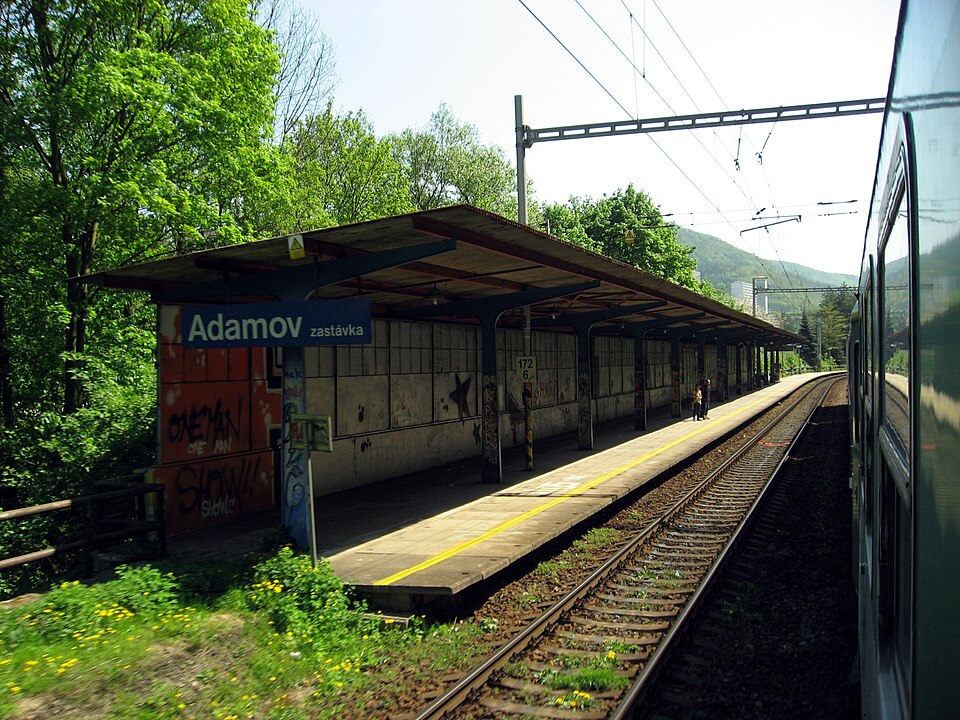 Adamov_zastávka Adamov Železniční trať