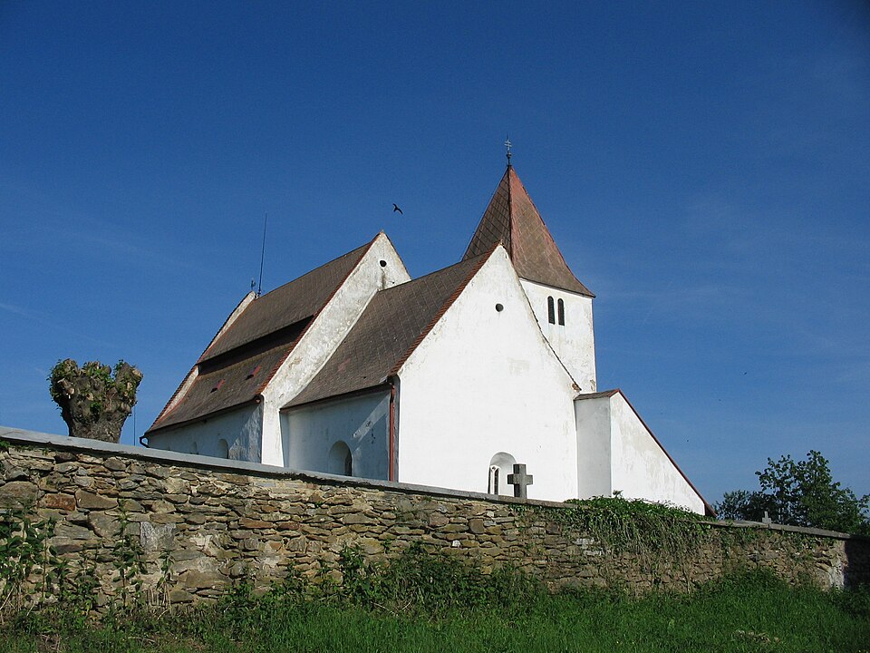Farní kostel sv. Petra a Pavla