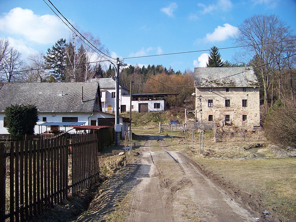 Bahýnko,_můstek_přes_Vrchlici Bahýnko