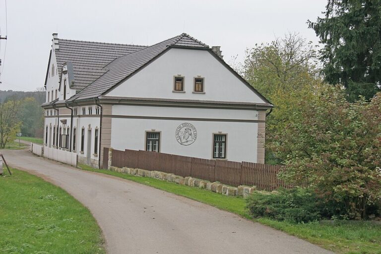 Bartoušov