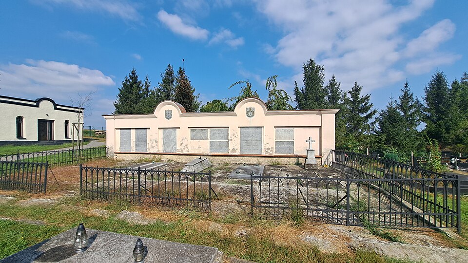 Velké_Albrechtice,_hrobka_Sedlnických_z_Choltic_14 hrobka Sedlnický z Choltic